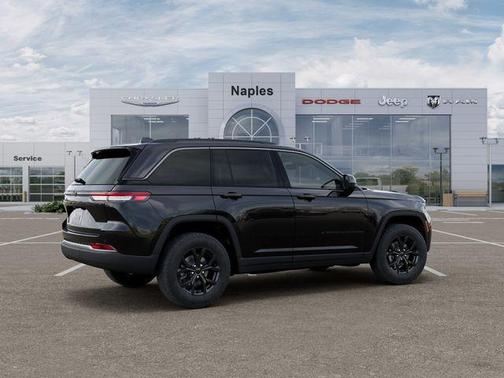 Diamond Black 2026 Jeep Grand Cherokee Laredo