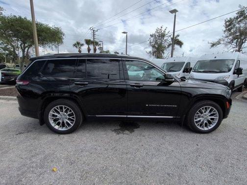 Diamond Black 2022 Jeep Grand Cherokee L Summit