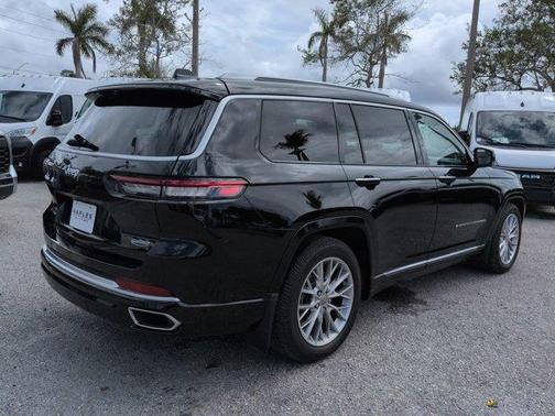Diamond Black 2022 Jeep Grand Cherokee L Summit