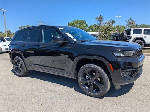 2025 Jeep Grand Cherokee Laredo