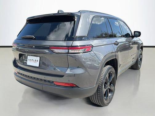 2022 Jeep Grand Cherokee Altitude