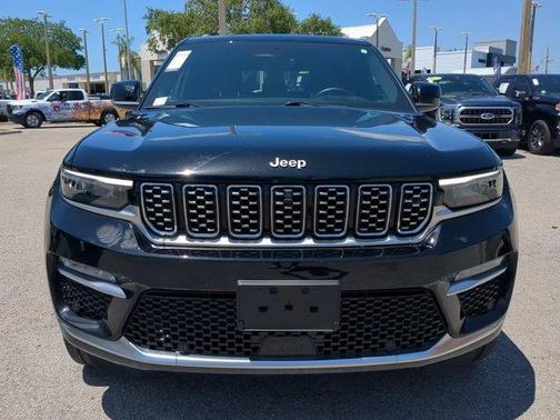 2023 Jeep Grand Cherokee Summit