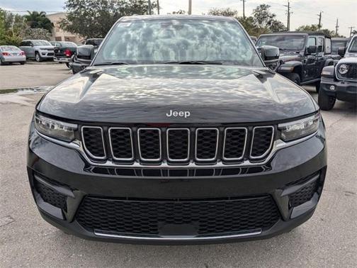 2025 Jeep Grand Cherokee Laredo