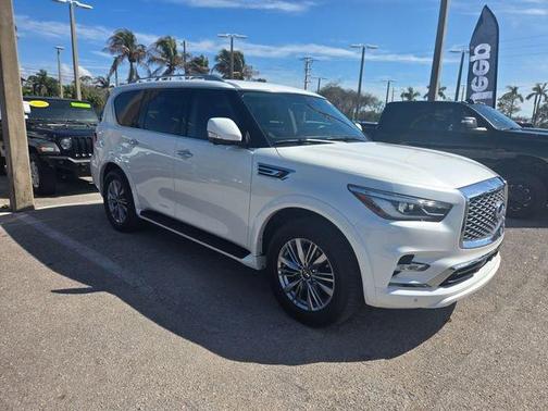2023 INFINITI QX80 Luxe