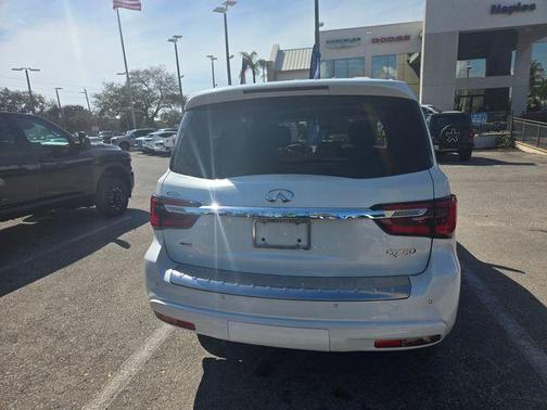 2023 INFINITI QX80 Luxe