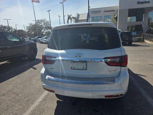 2023 INFINITI QX80 Luxe