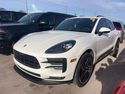White 2021 Porsche Macan Base