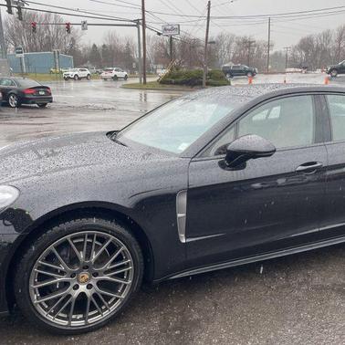 2022 Porsche Panamera 4 Platinum Edition