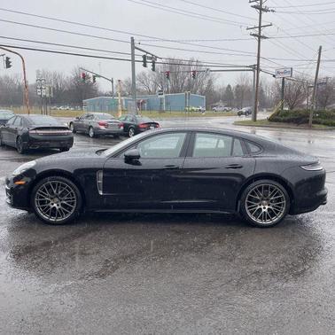 2022 Porsche Panamera 4