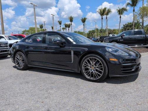 2022 Porsche Panamera 4