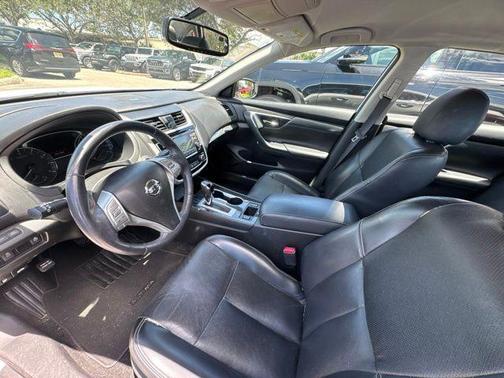 Glacier White 2018 Nissan Altima 2.5 SL