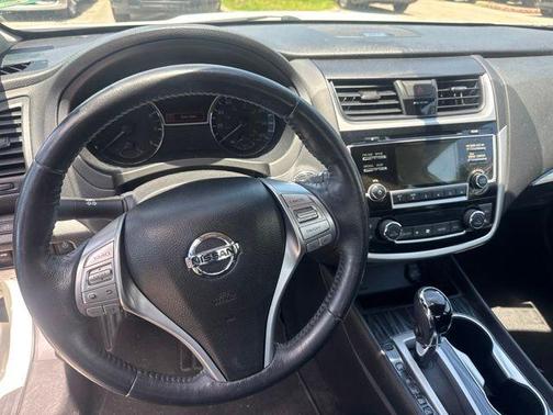 Glacier White 2018 Nissan Altima 2.5 SL