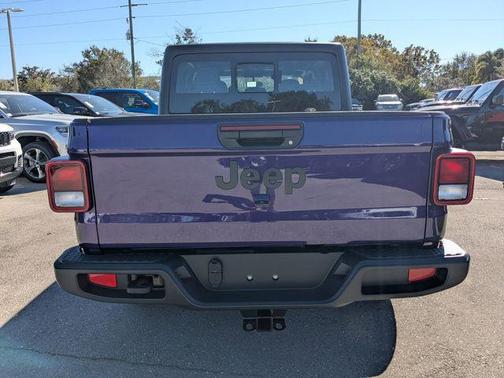 2026 Jeep Gladiator Sport