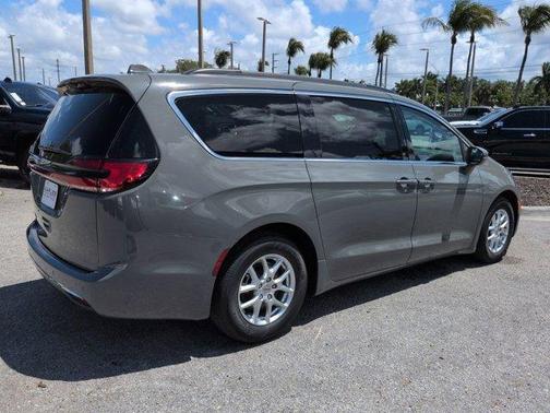 Ceramic Gray Clearcoat 2022 Chrysler Pacifica Touring-L