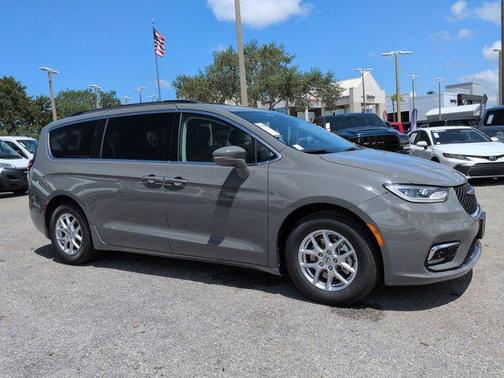 Ceramic Gray Clearcoat 2022 Chrysler Pacifica Touring-L