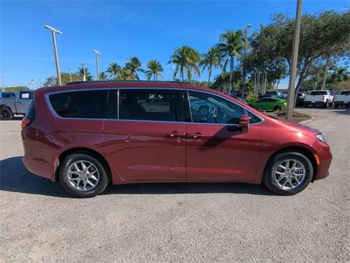 2022 Chrysler Pacifica Touring
