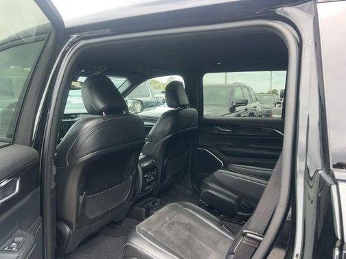 Diamond Black 2021 Jeep Grand Cherokee L Laredo