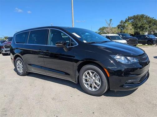 2025 Chrysler Voyager LX
