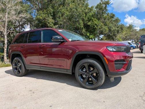 2025 Jeep Grand Cherokee Laredo