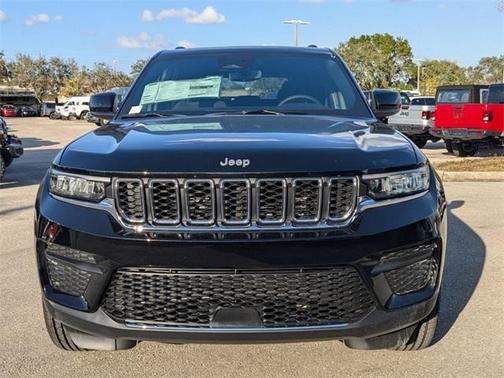 2025 Jeep Grand Cherokee Laredo