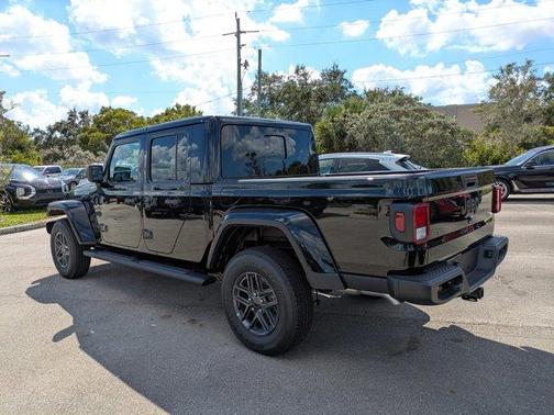 2025 Jeep Gladiator Sport