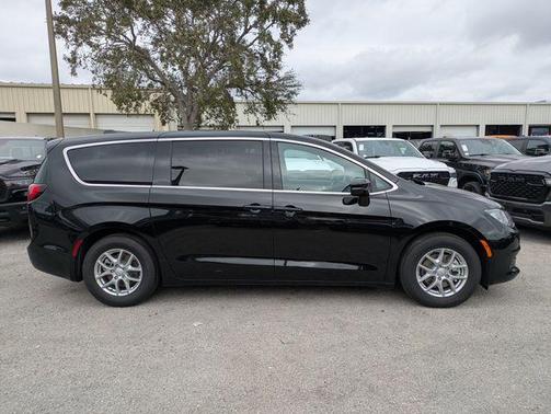 2026 Chrysler Voyager LX