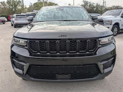 2025 Jeep Grand Cherokee Laredo