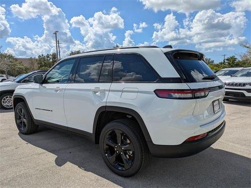 2025 Jeep Grand Cherokee Laredo