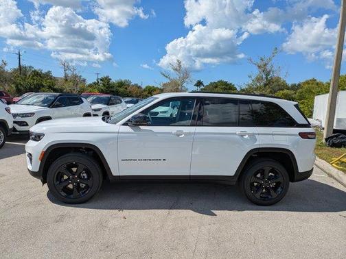 2025 Jeep Grand Cherokee Laredo