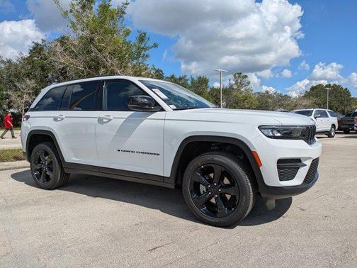 2025 Jeep Grand Cherokee Laredo
