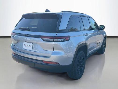 2026 Jeep Grand Cherokee Laredo