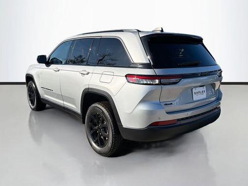 2026 Jeep Grand Cherokee Laredo