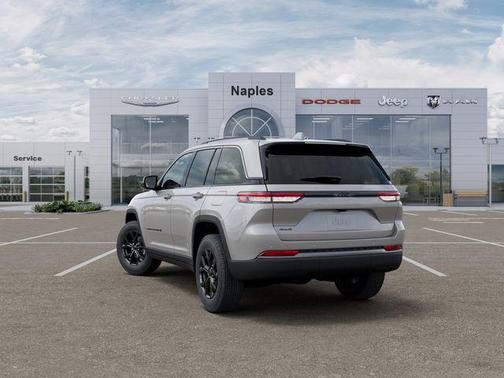Silver Zynith 2026 Jeep Grand Cherokee Laredo