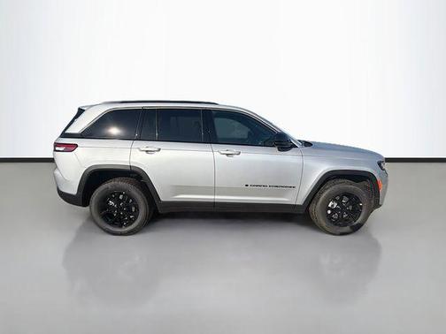2026 Jeep Grand Cherokee Laredo