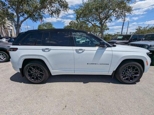 2025 Jeep Grand Cherokee Summit