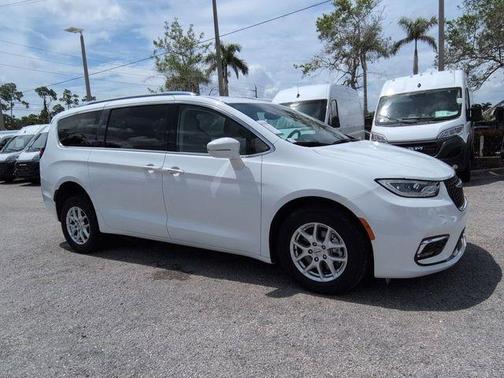 Bright White Clearcoat 2021 Chrysler Pacifica Touring-L