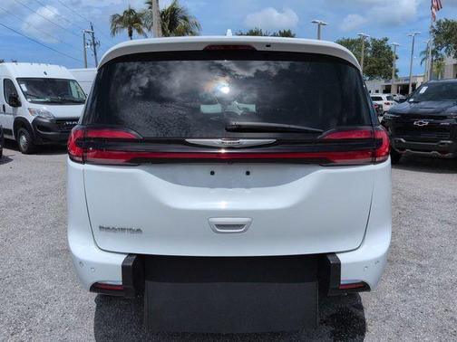 Bright White Clearcoat 2021 Chrysler Pacifica Touring-L
