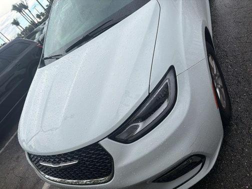 Bright White Clearcoat 2021 Chrysler Pacifica Touring-L