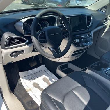 2024 Chrysler Pacifica Touring-L