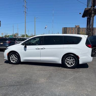 2024 Chrysler Pacifica Touring-L