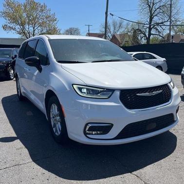 2024 Chrysler Pacifica Touring-L