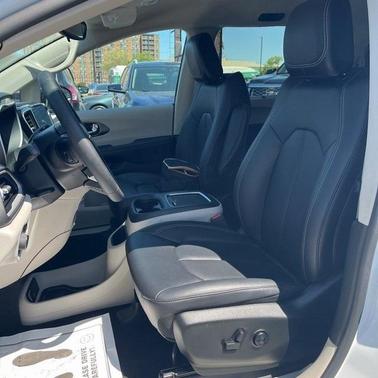 2024 Chrysler Pacifica Touring-L