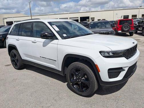 2025 Jeep Grand Cherokee Laredo