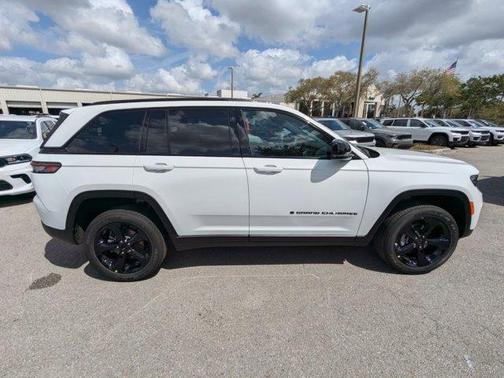 2025 Jeep Grand Cherokee Laredo
