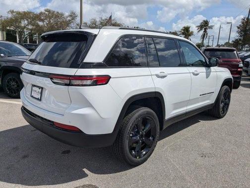 2025 Jeep Grand Cherokee Laredo