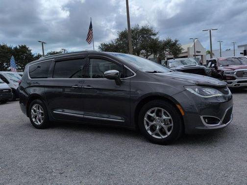 Granite Crystal Clearcoat Metallic 2019 Chrysler Pacifica Limited