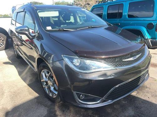 Granite Crystal Clearcoat Metallic 2019 Chrysler Pacifica Limited