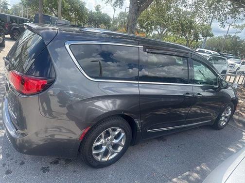 Granite Crystal Clearcoat Metallic 2019 Chrysler Pacifica Limited
