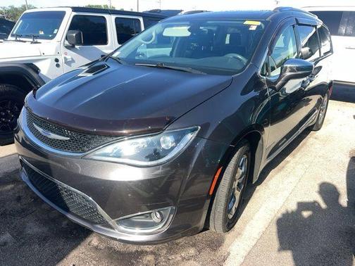 Granite Crystal Clearcoat Metallic 2019 Chrysler Pacifica Limited