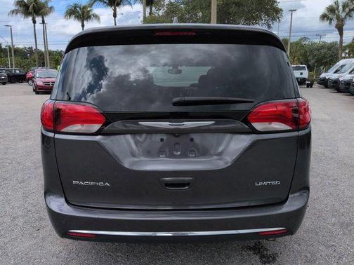 Granite Crystal Clearcoat Metallic 2019 Chrysler Pacifica Limited
